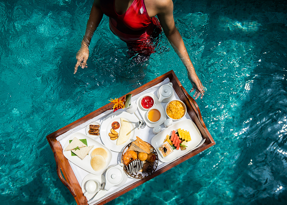 FLOATING BREAKFAST DELIGHT